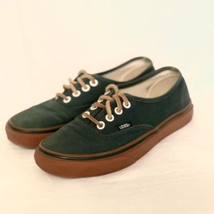 Vans Authentic Gumsole Classic Skate Shoe Women’s Size 6 Men’s Size 4.5